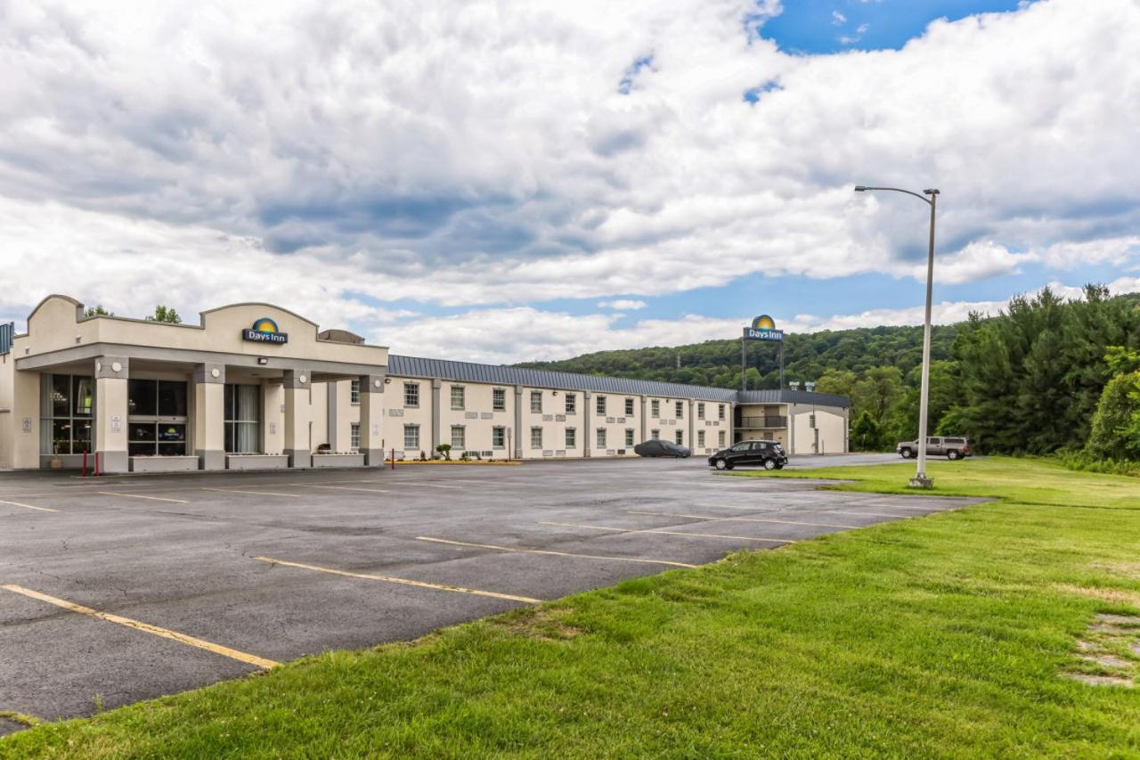 Days Inn I81 Double Bed Room Roanoke Exterior photo