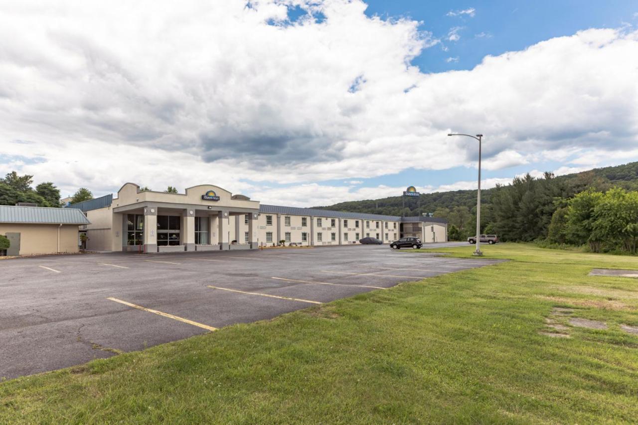 Days Inn I81 Double Bed Room Roanoke Exterior photo